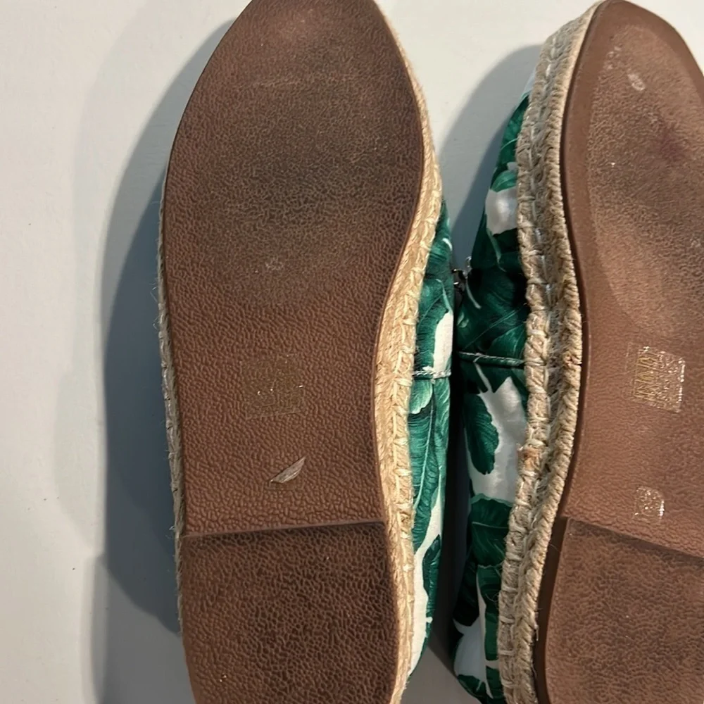 CHINESE Laundry Hayden Floral Green Espadrilles, Size 8